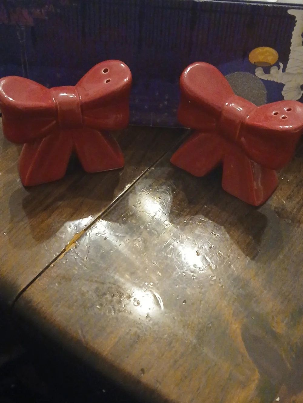 Red Bow Salt and Pepper Shaker Set - Decorative Accessory For Holidays  NWOT